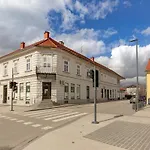 Casa 1895 , Artful In A Historic Townhouse Near The Beer Fountain 아파트 Žalec