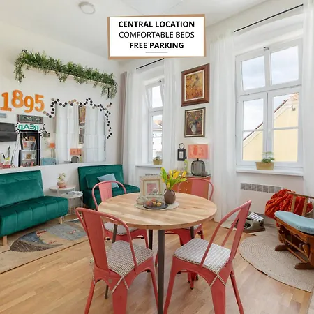 Casa 1895 , Artful In A Historic Townhouse Near The Beer Fountain 아파트 Žalec