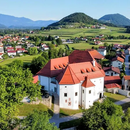Casa1895, Stylish Old Town Apartment Near Beer Fountain *