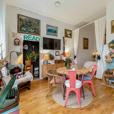 Casa 1895 , Artful In A Historic Townhouse Near The Beer Fountain *