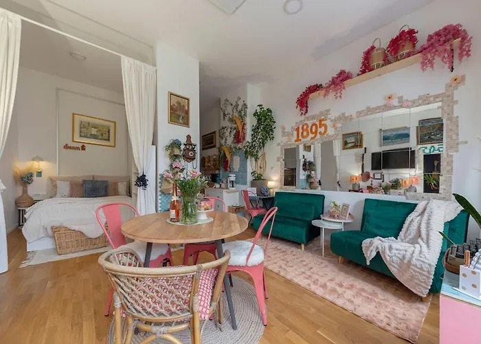 Casa1895, Stylish Old Town Apartment Near Beer Fountain Apartment